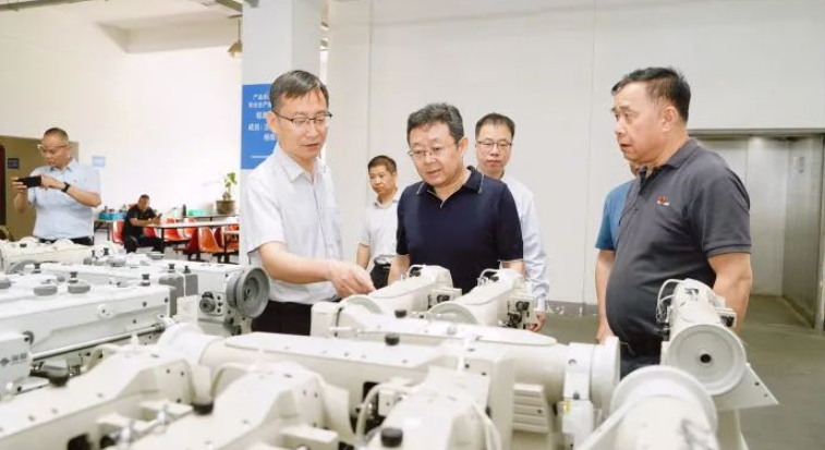 张立伟一行赴陕鼓章丘气体、、青岛海发集团、、上海临港工业区等单位考察调研